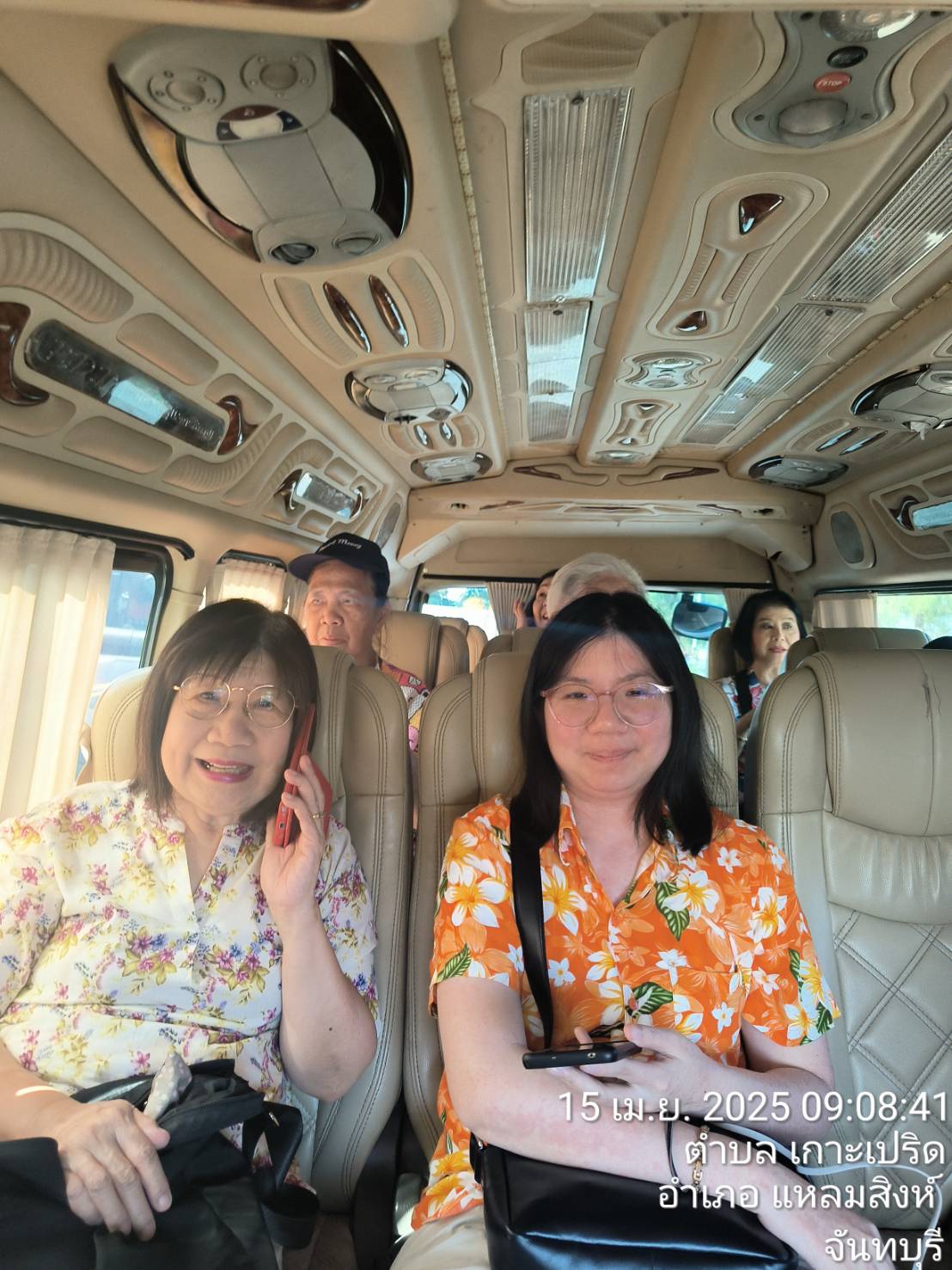 บริการรถเช่าพร้อมคนขับทั่วไทย ทั้งรถตู้นำเที่ยว เดินทางทำบุญ ประชุม สัมมนา มั่นใจในความปลอดภัย บริการมืออาชีพ ครอบคลุมทุกเส้นทางทั่วประเทศ